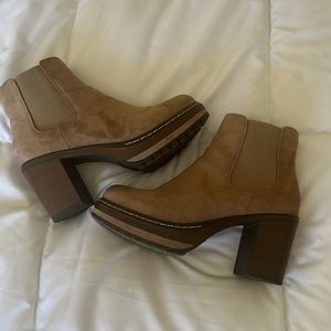 Pierre Dumas suede brown shirt boot with heel